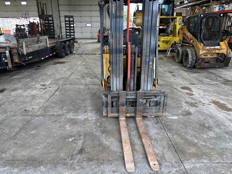 caterpillar-t50d-image-6