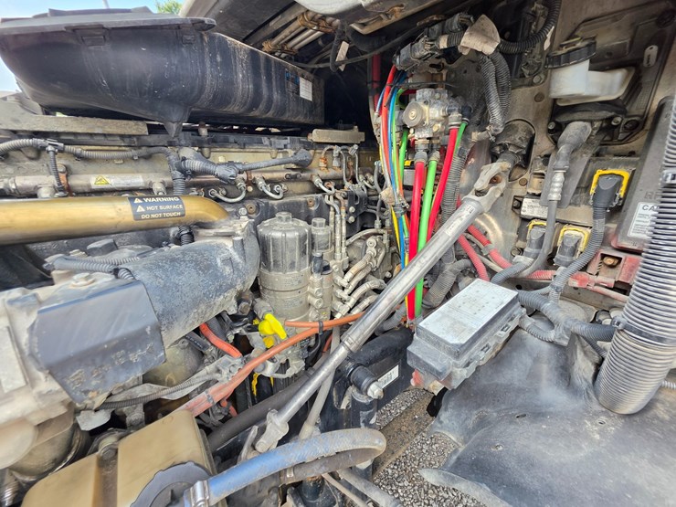 2012-freightliner-cascadia-125-image-31