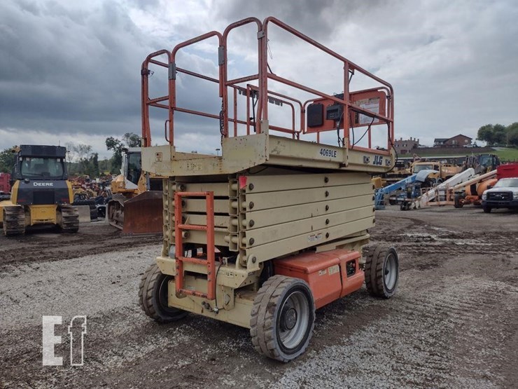 2010-jlg-4069le-image-29