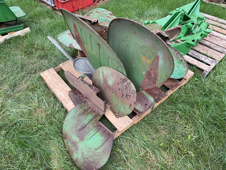 john-deere-dubuque-fenders-image-1