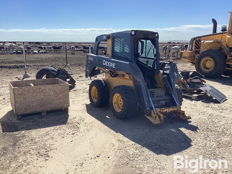2011-deere-326d-image-3