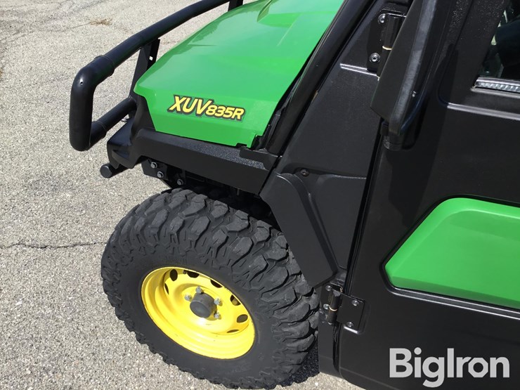 2019-john-deere-gator-image-12