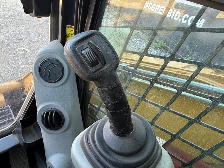 2012-caterpillar-246c-image-19