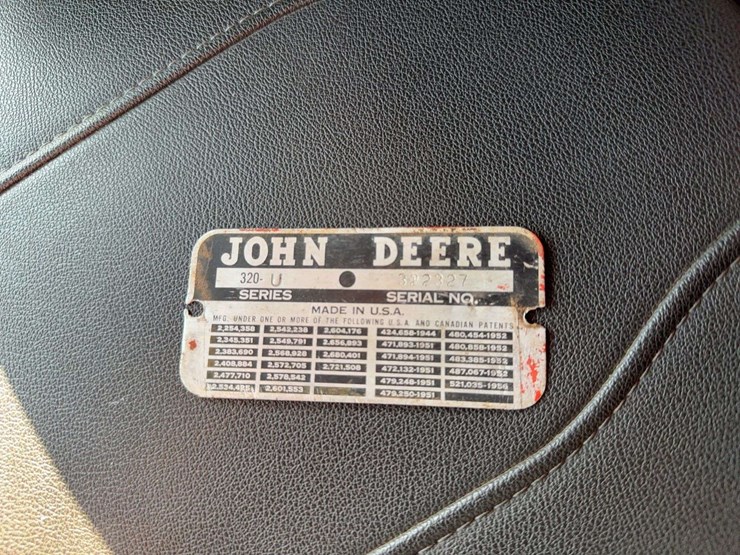 john-deere-320-image-24