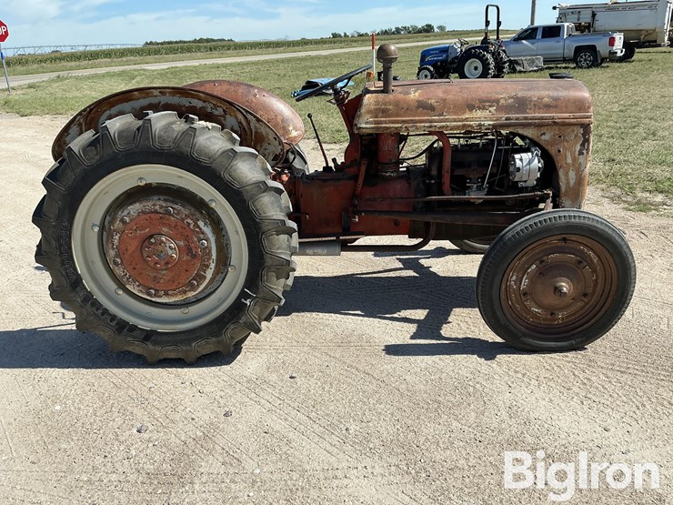 1944-ford-tractor-image-4