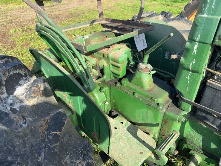 john-deere-320-image-14