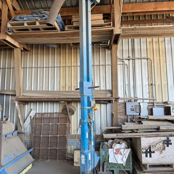 2012 Universal Industries Seed Elevator