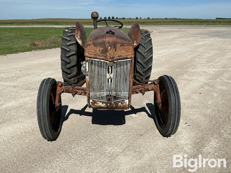 1944-ford-tractor-image-2
