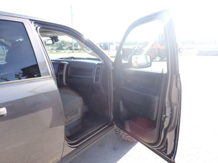 2019-dodge-1500-image-35