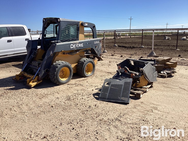 2011-deere-326d-image-1