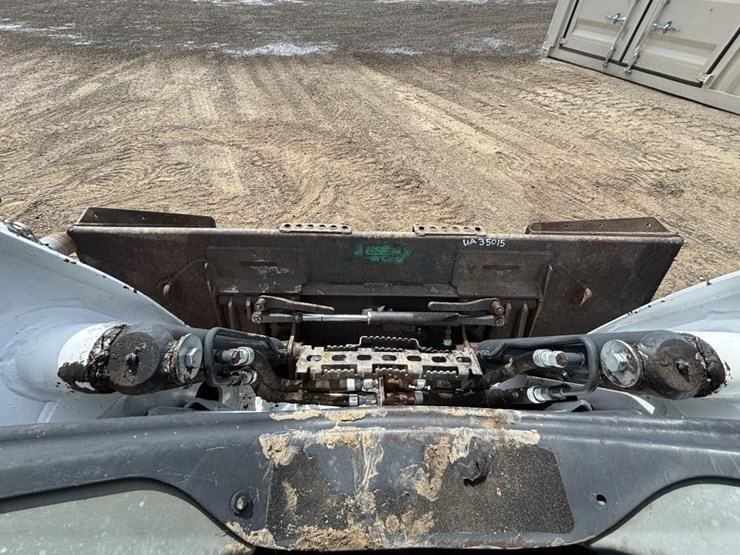 2017-bobcat-s740-image-23