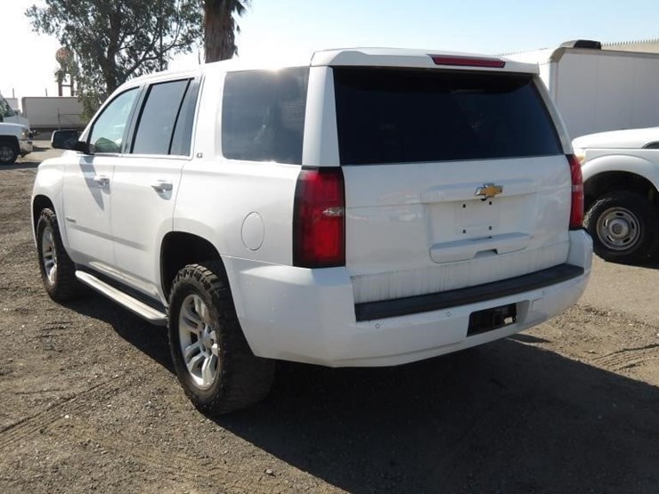 2015-chevrolet-tahoe-image-4