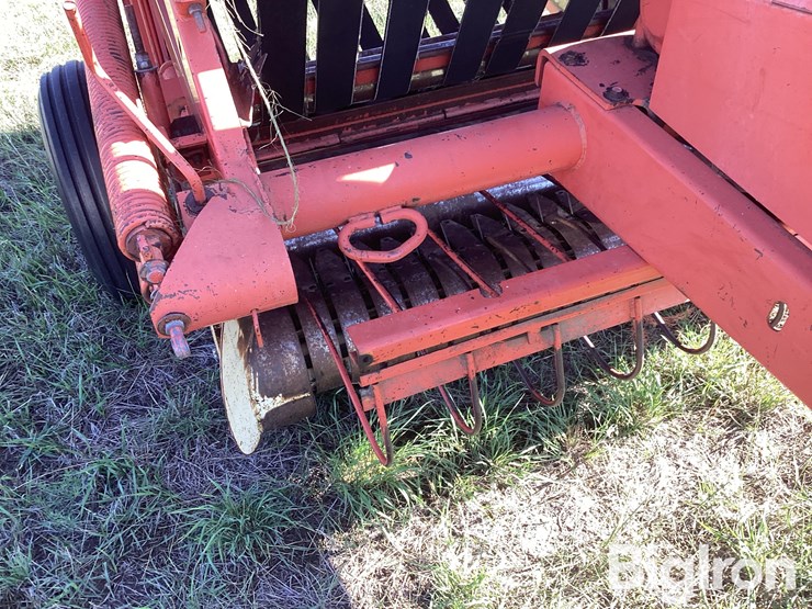 hesston-5800-image-11