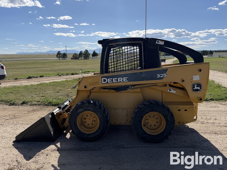 john-deere-325-image-8