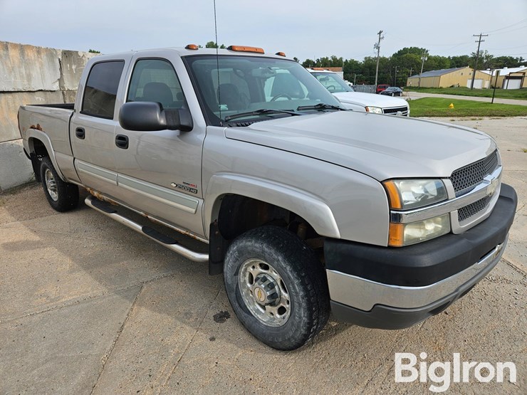 2004-chevrolet-silverado-2500-image-3