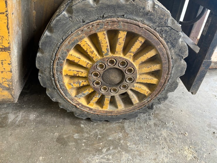 caterpillar-t50d-image-62