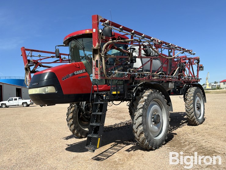 2015-case-ih-patriot-4440-image-9