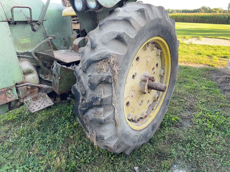 john-deere-4010-image-10
