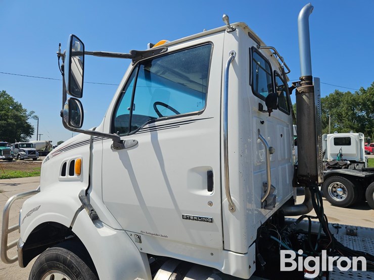2006-sterling-lt9500-image-11