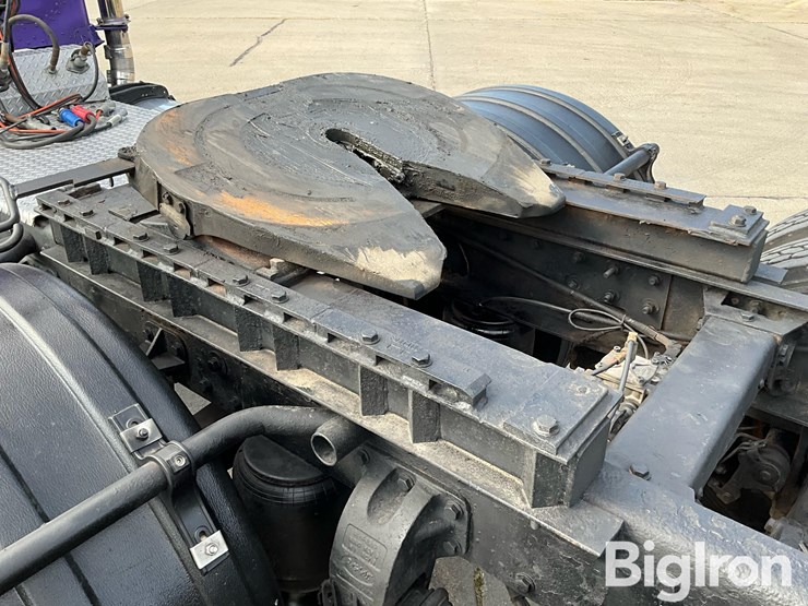 2002-peterbilt-379-image-14