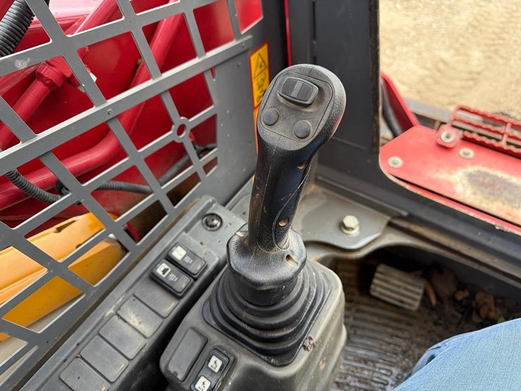 2020-takeuchi-tl8-image-26