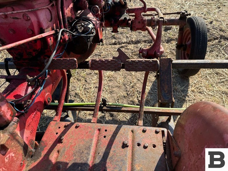 farmall-super-a-tractor-image-33