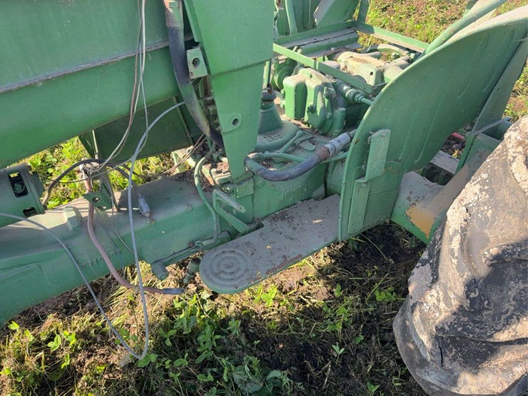 john-deere-330-image-19