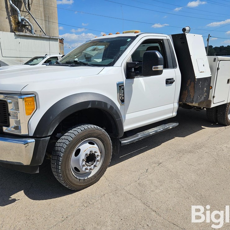2017 FORD F550