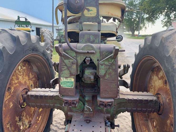 john-deere-3010-image-40