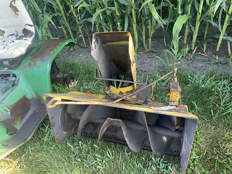 john-deere-snow-blower-image-1