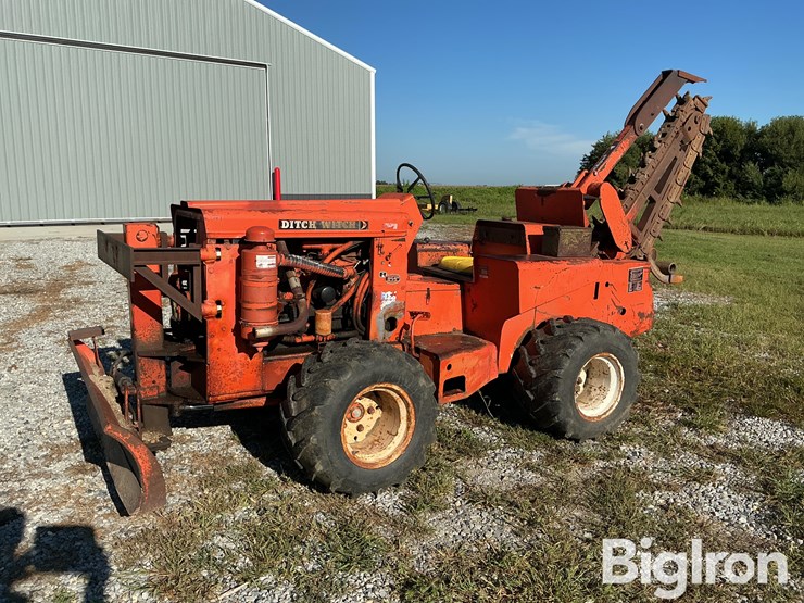 ditch-witch-r65-2-image-1