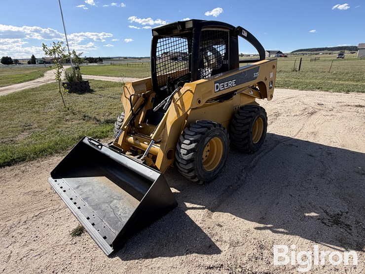 john-deere-325-image-1
