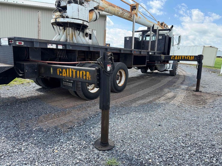 2000-freightliner-fl112-image-9