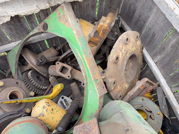 john-deere-dubuque-transmission-&-air-cleaner-parts-image-3