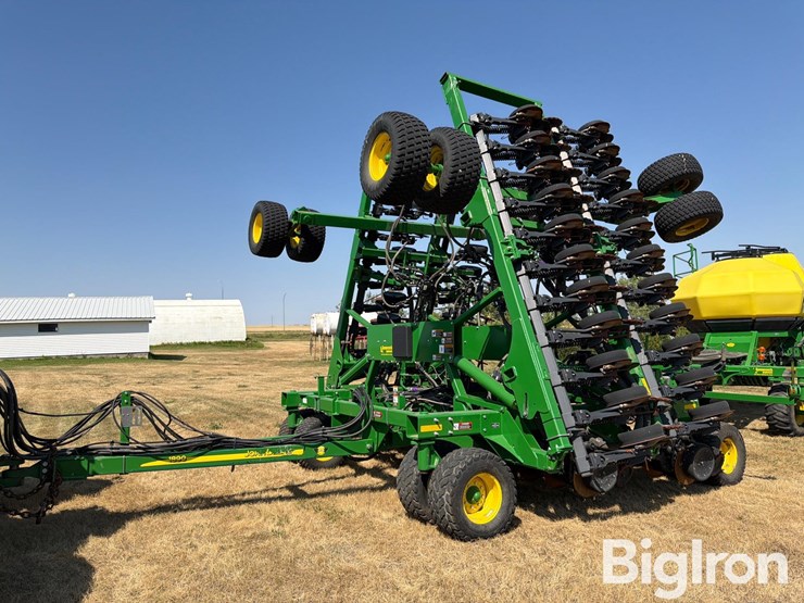 2019-john-deere-1890-image-5