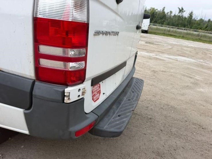2018-mercedes-benz-sprinter-2500-image-40
