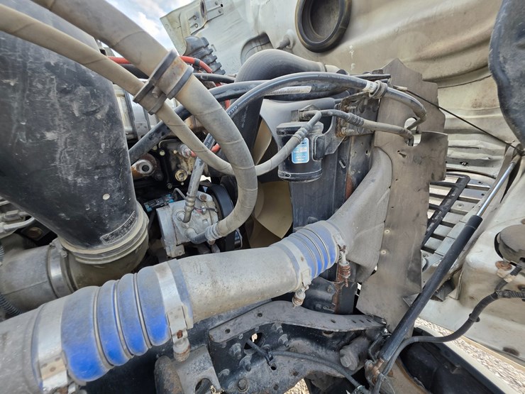 2012-freightliner-cascadia-125-image-44