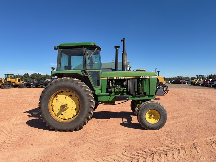 john-deere-4440-image-4