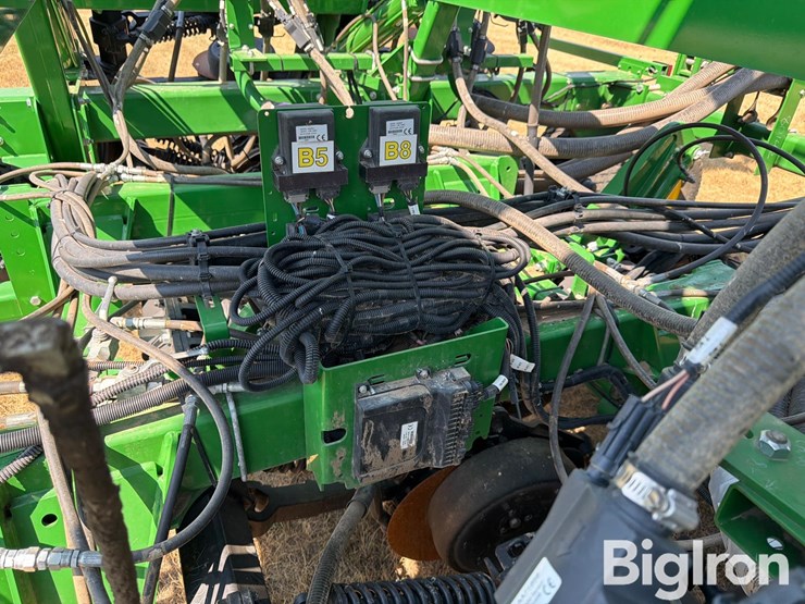 2019-john-deere-1890-image-17