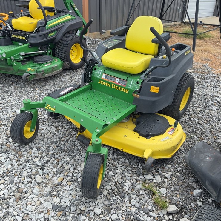 JOHN DEERE Z445