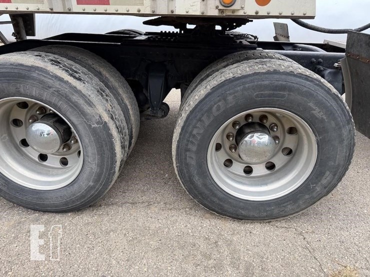 2000-freightliner-fl112-image-8