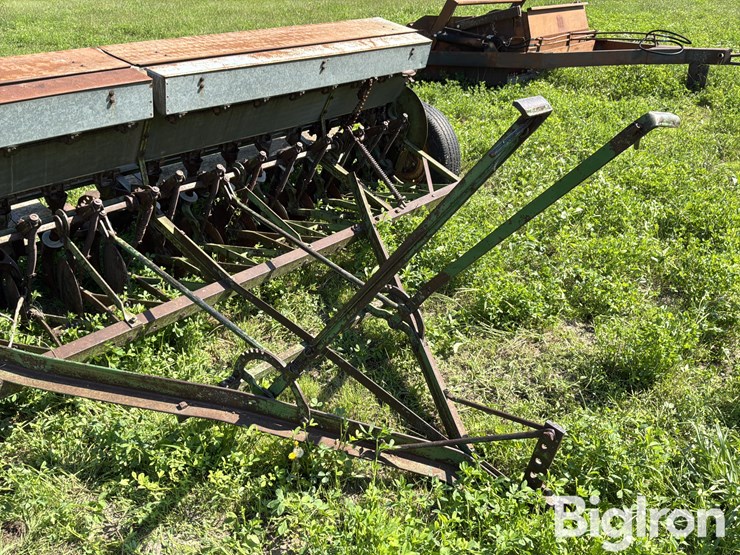 john-deere-11-image-13