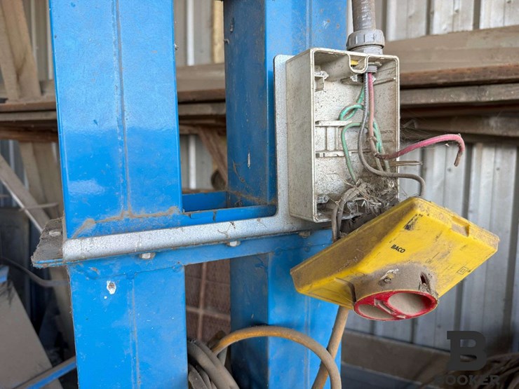 2012-universal-industries-seed-elevator-image-5