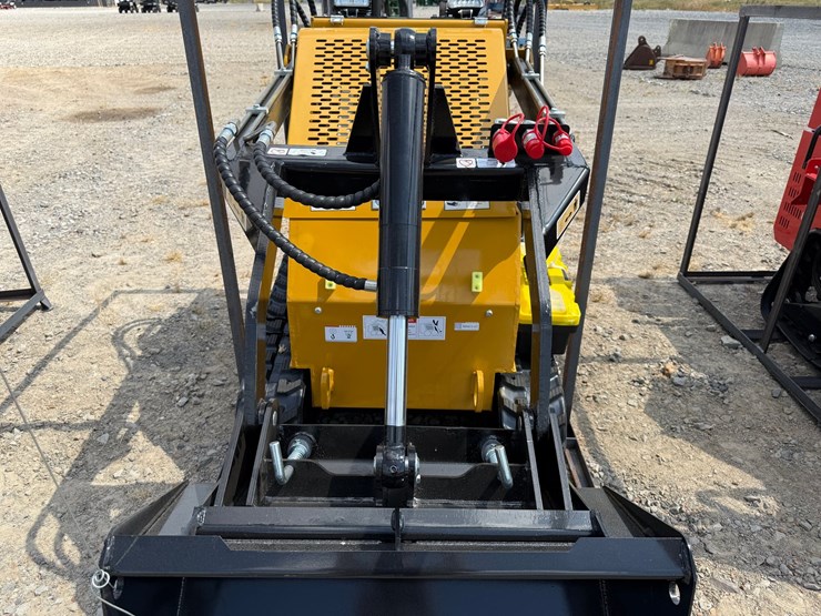 #84-•-unused-2026-agt-mx-crt23-stand-on-tracked-loader-mxcrt232026j00592-inv#4565-image-17