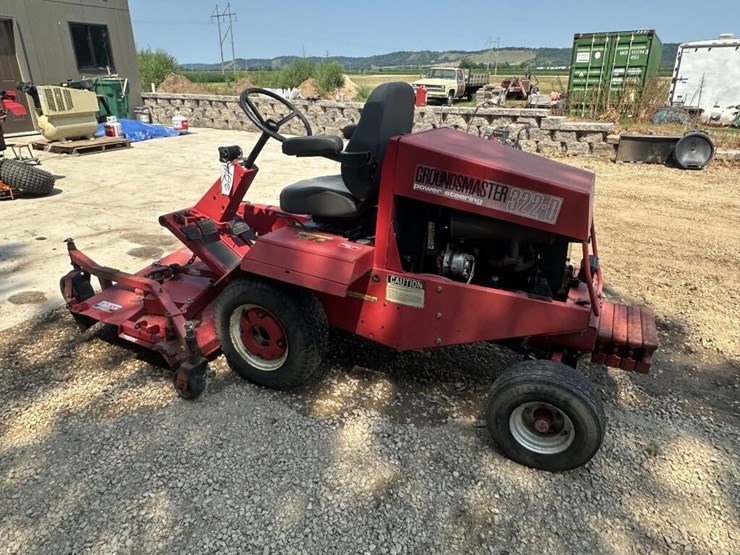toro-groundsmaster-322d-image-1