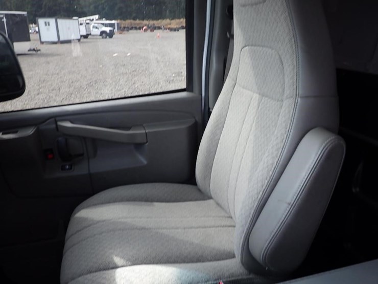 2017-utility-van-image-27