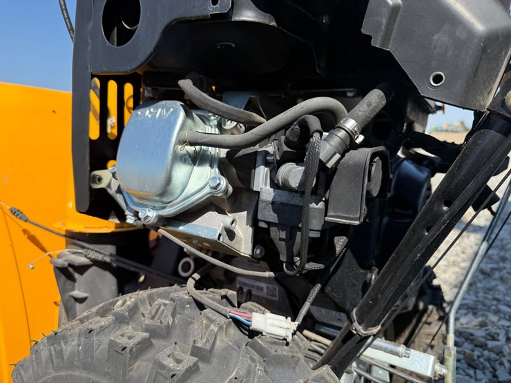#16-•-cub-cadet-zx-30"-snow-blower-1i039b40077-inv#4519-image-8