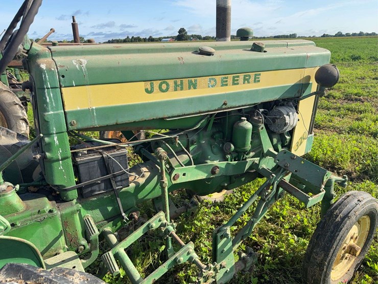 john-deere-320-image-11