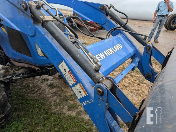 new-holland-boomer-41-image-10