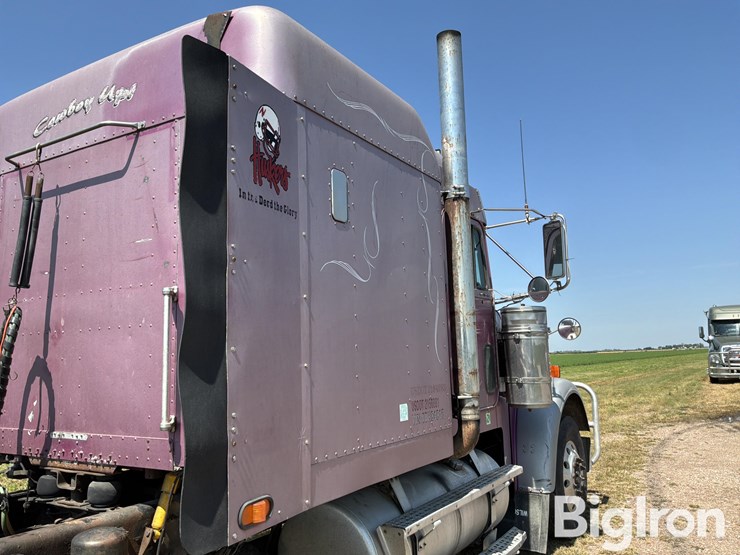 2003-freightliner-fld120-image-19